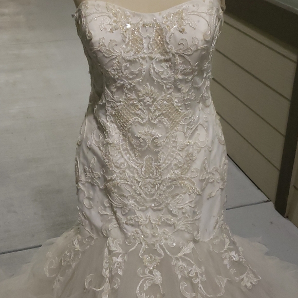 Tule Mermaid Oleg Cassini Wedding Dress in Ivory - Picture 3 of 16